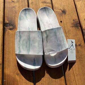 Calia by  Carrie  Underwood  Sandals /Slides/Shoes